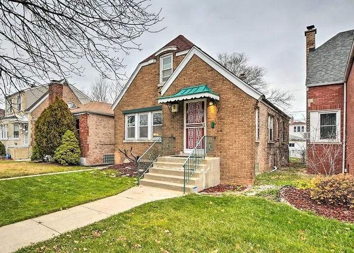 Chicago Home With Spacious Yard 14 Mi To Dtwn