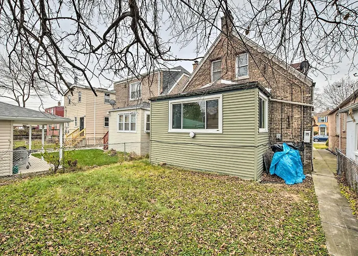 Chicago Home With Spacious Yard 14 Mi To Dtwn