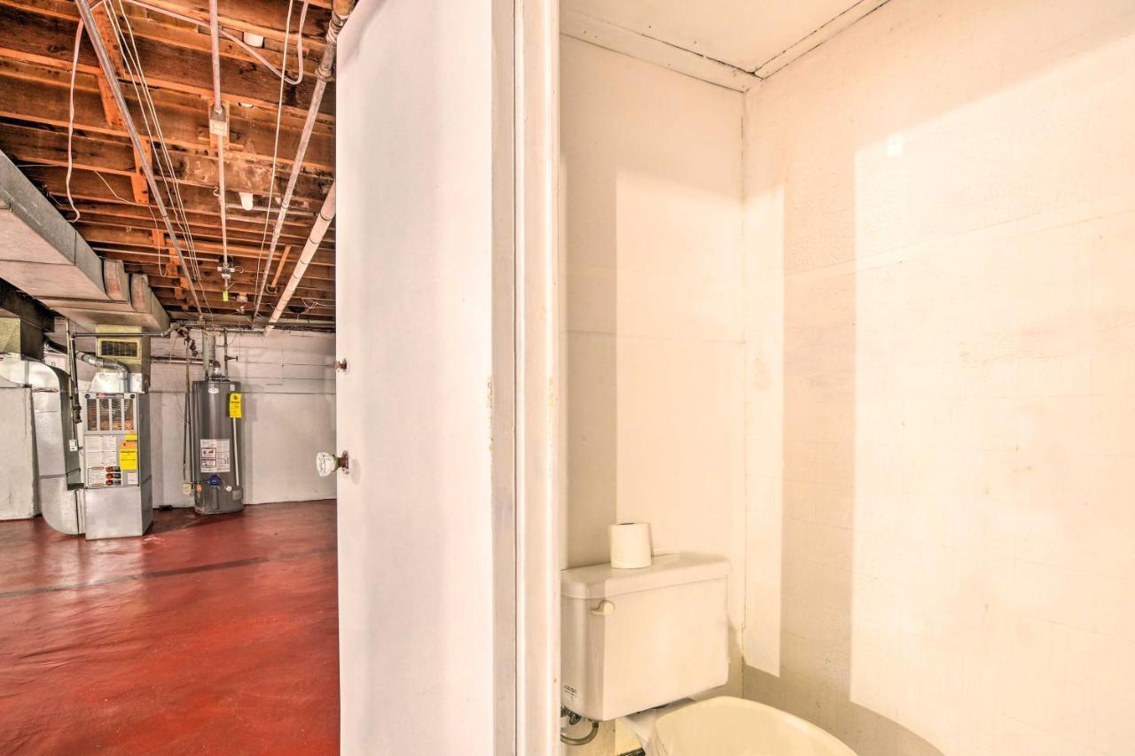 With Spacious Yard 14 Mi To Dtwn Casa vacanze *